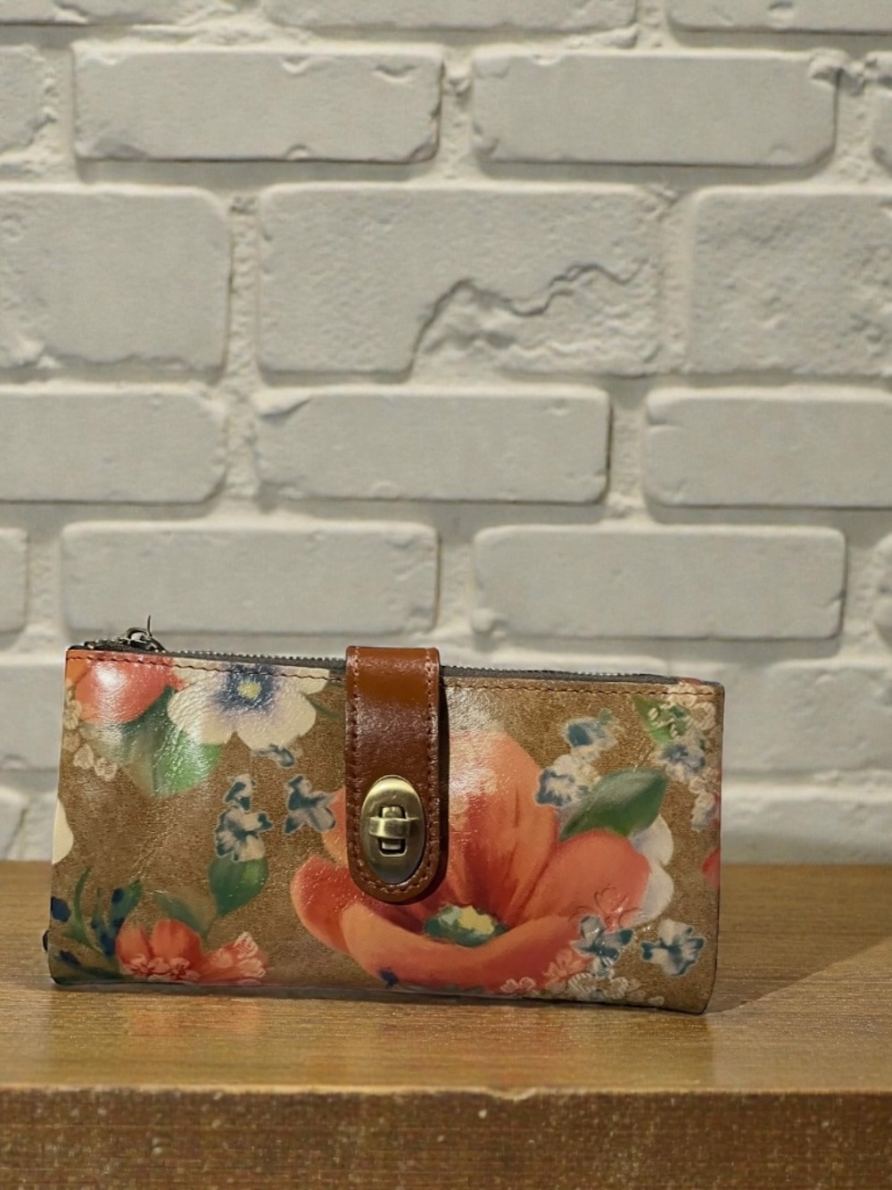 Patricia Nash Nazari Bifold Leather Wallet RFID Apricot Blossom NWT - Picture 2 of 8